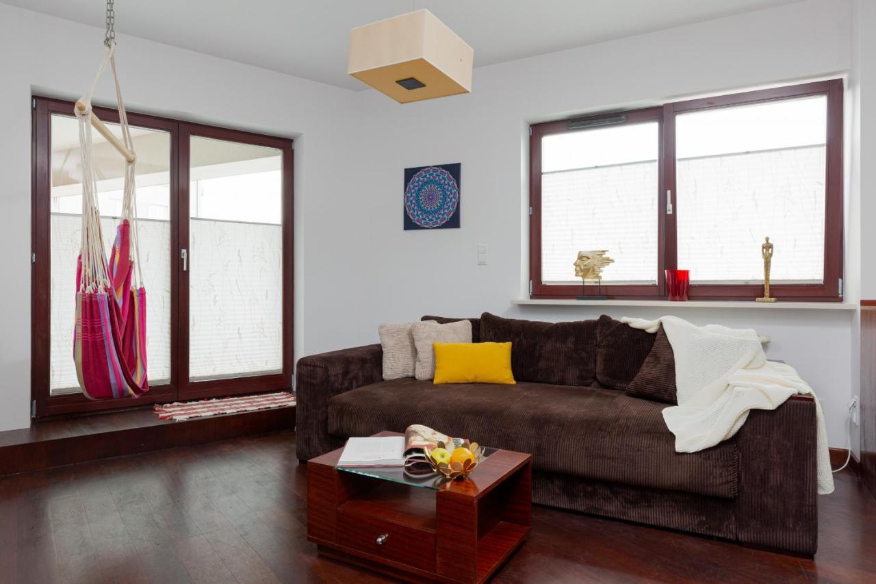 Spacious Suite With A Hammock And Terrace By Renters Prestige Varsovie Extérieur photo