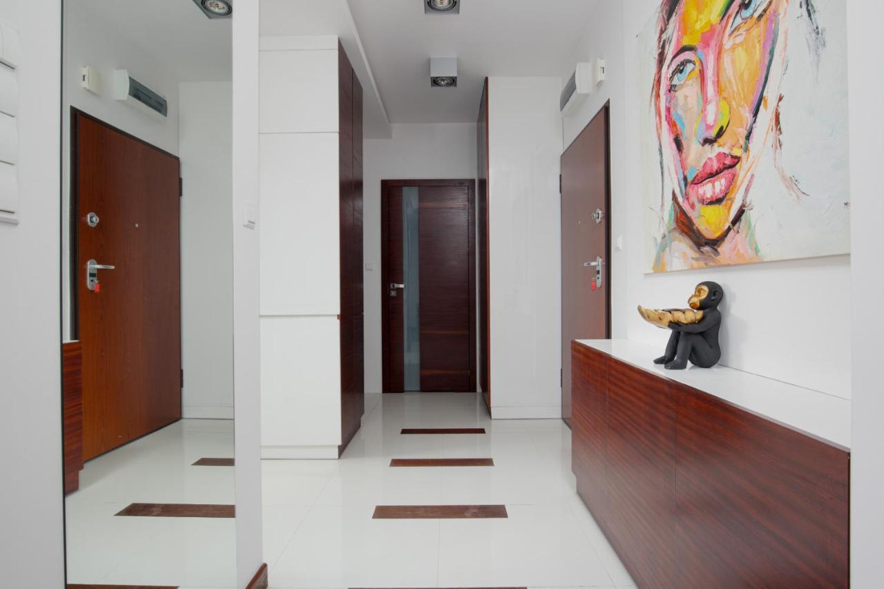 Spacious Suite With A Hammock And Terrace By Renters Prestige Varsovie Extérieur photo